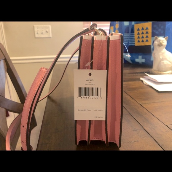 Kate Spade Pink Crossbody with light gold hardware - Picture 3 of 7